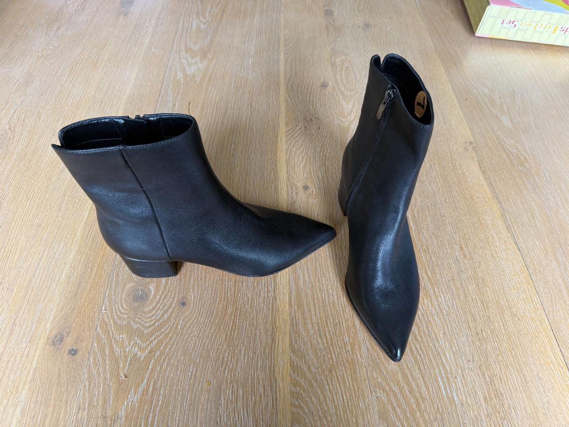 BNWT Nine West Leather Heels – Ottawa OutGROW OutPLAY